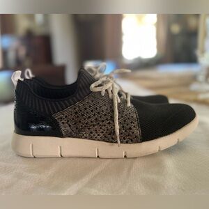 Johnson & Murphy women’s sneaker as 7.5